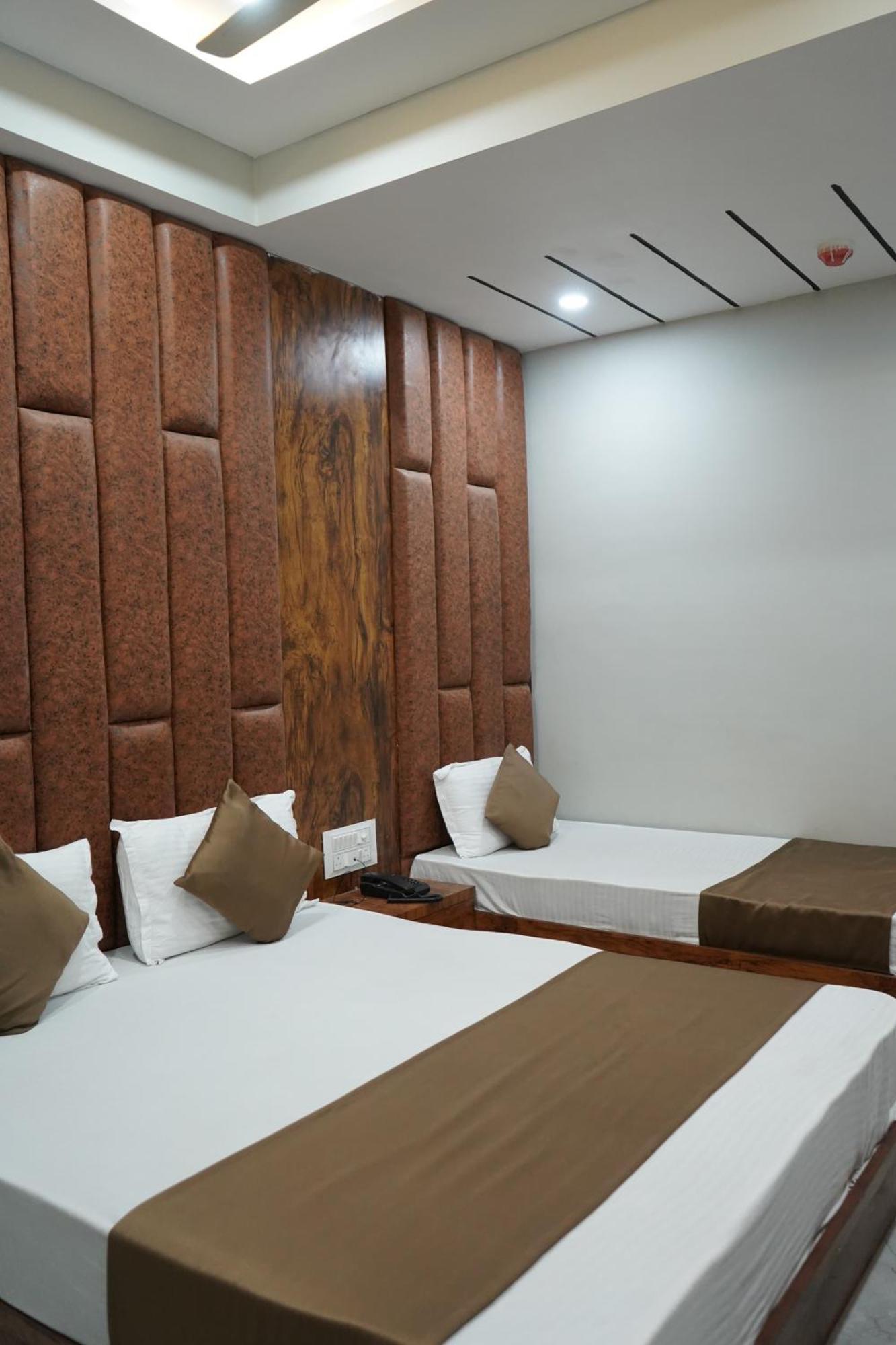 Hotel Pr Villa Gandhinagar Luaran gambar