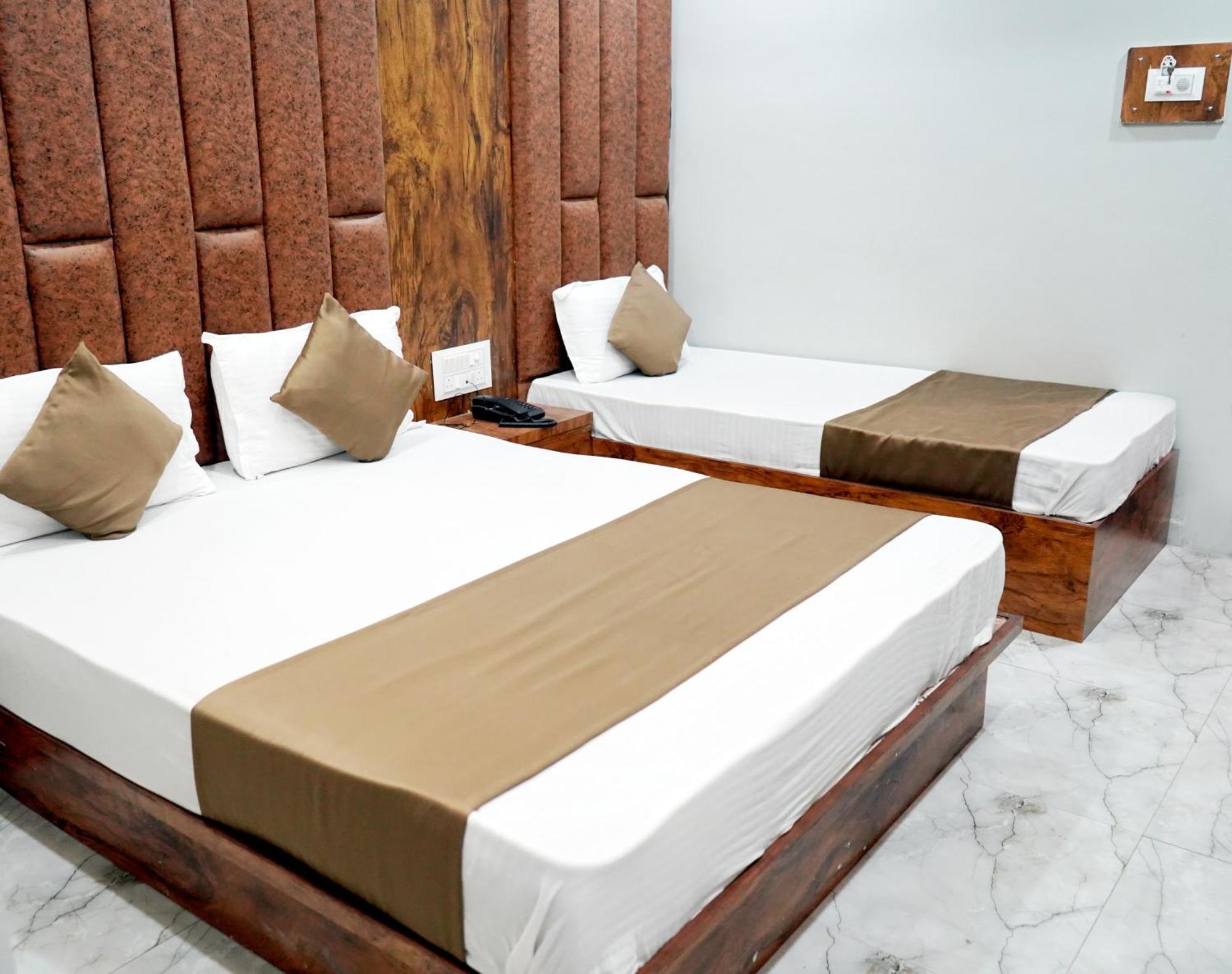 Hotel Pr Villa Gandhinagar Luaran gambar