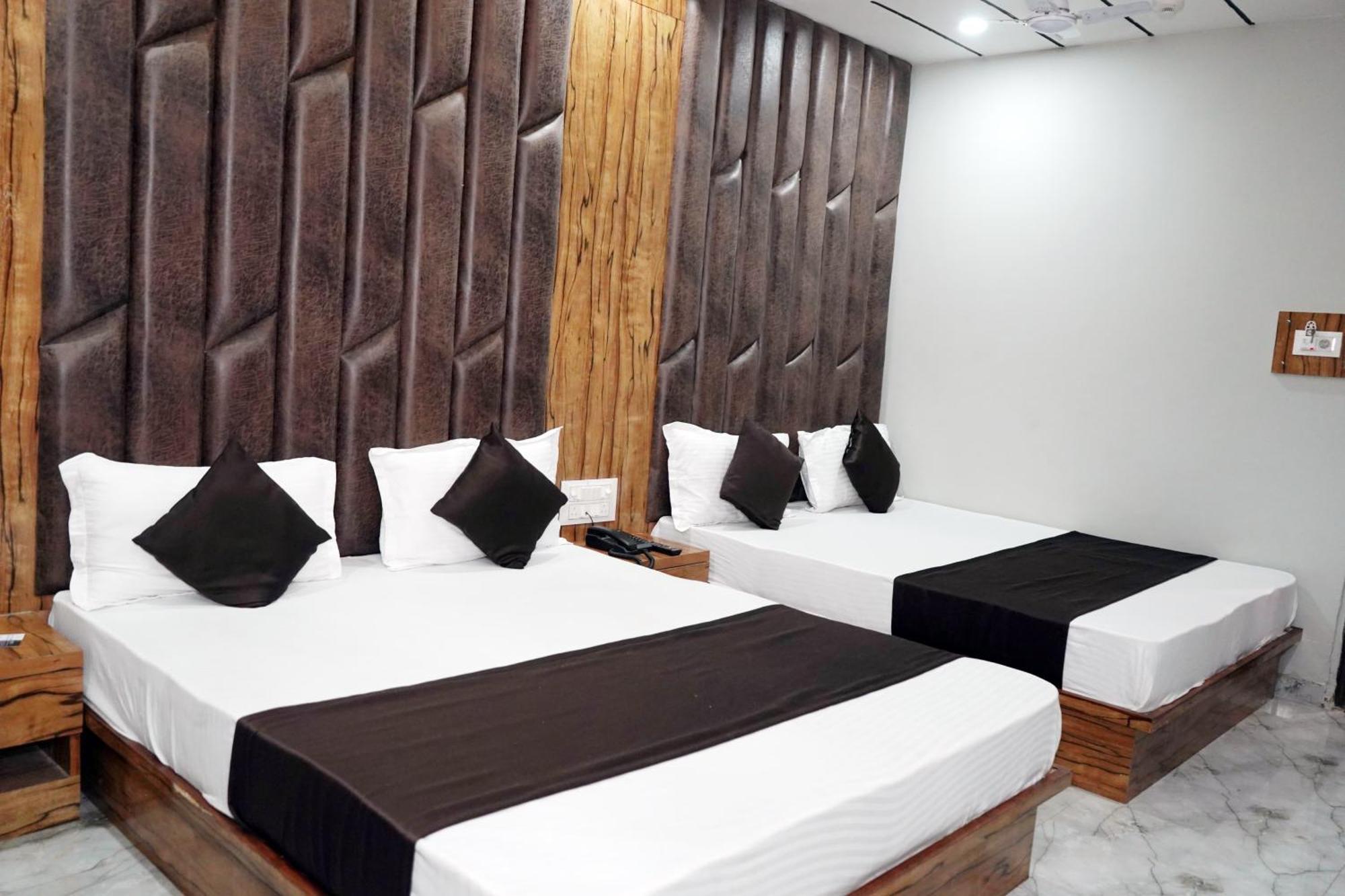 Hotel Pr Villa Gandhinagar Luaran gambar