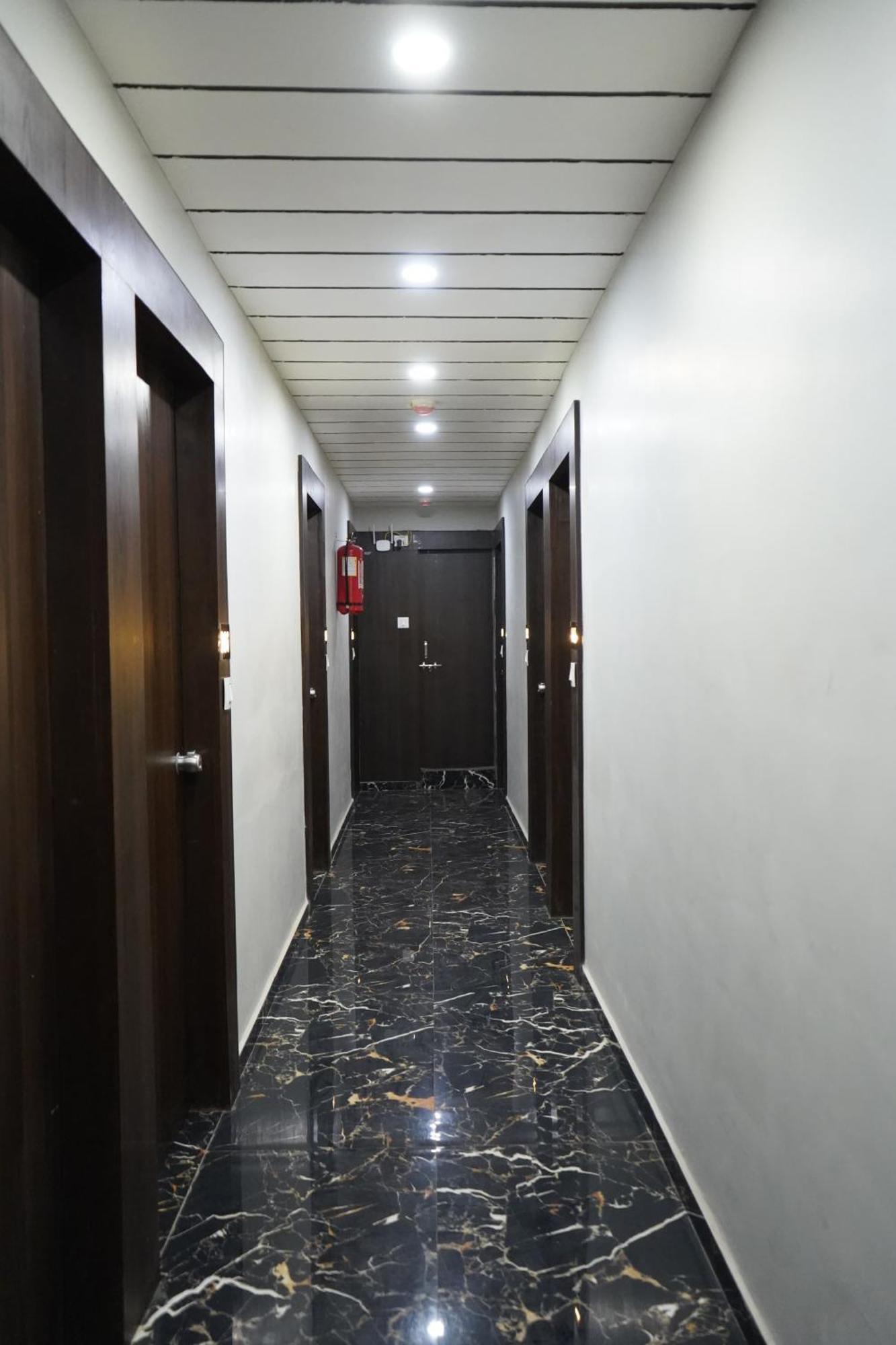 Hotel Pr Villa Gandhinagar Luaran gambar